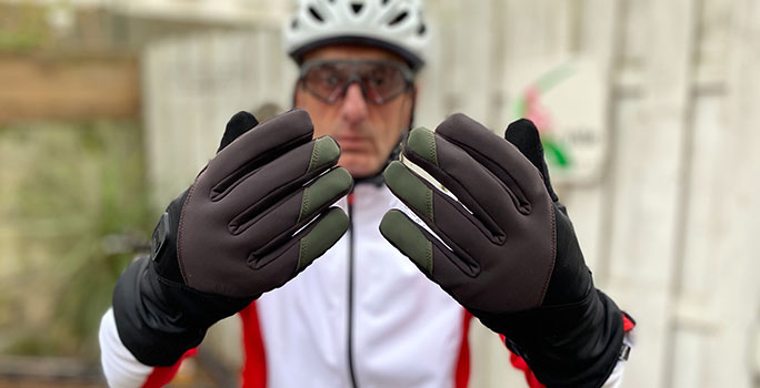 Matos : Gants vélo chauffants E Glove 4 Racer - Cyclotourisme Mag