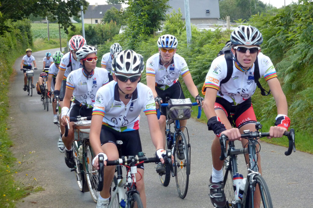 Obligation du port du casque à vélo pour les moins de 12 ans - Ecole Jean  de la Fontaine Villepreux